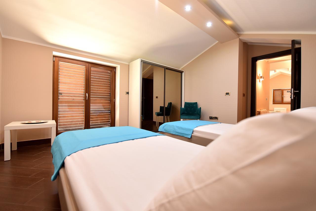 Maniva Penthouse By The Sea Apartment Kotor Exterior foto