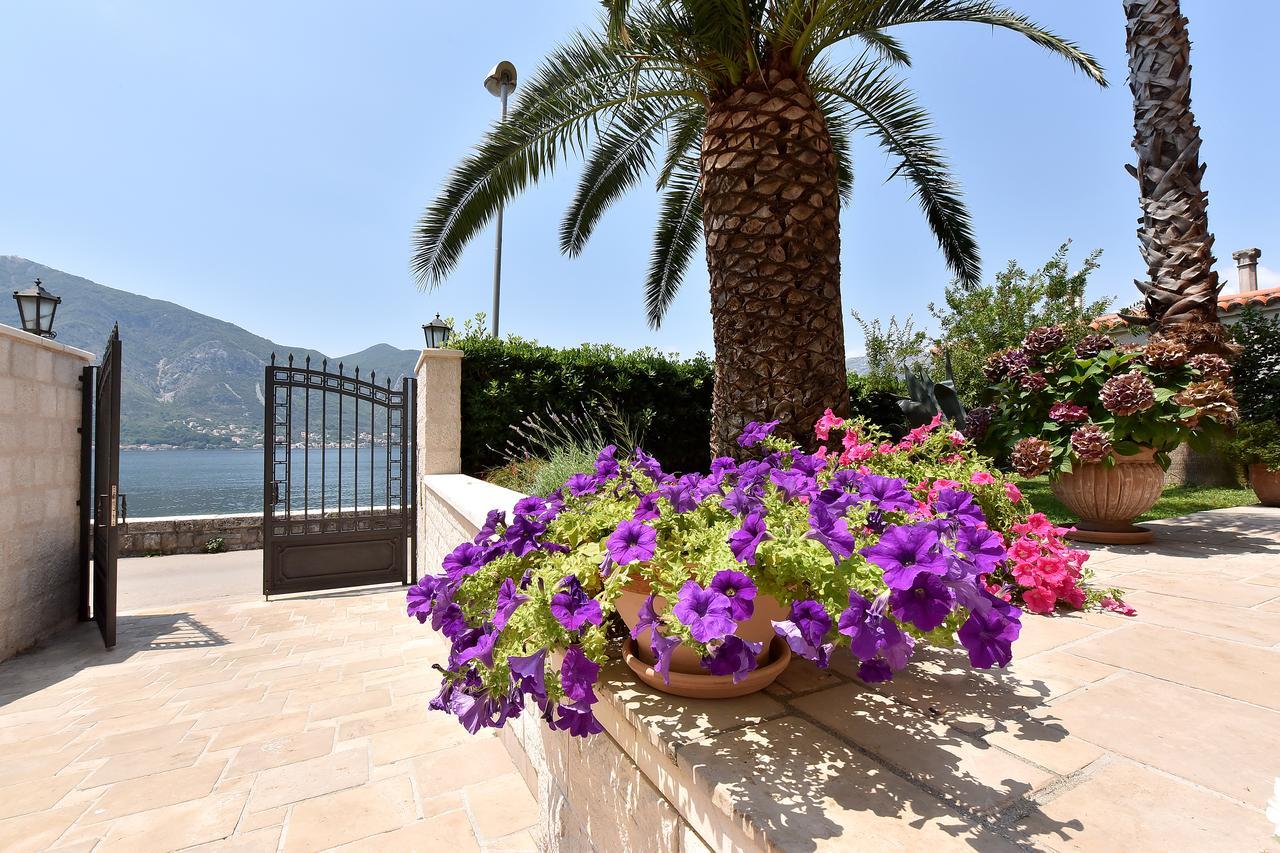 Maniva Penthouse By The Sea Apartment Kotor Exterior foto