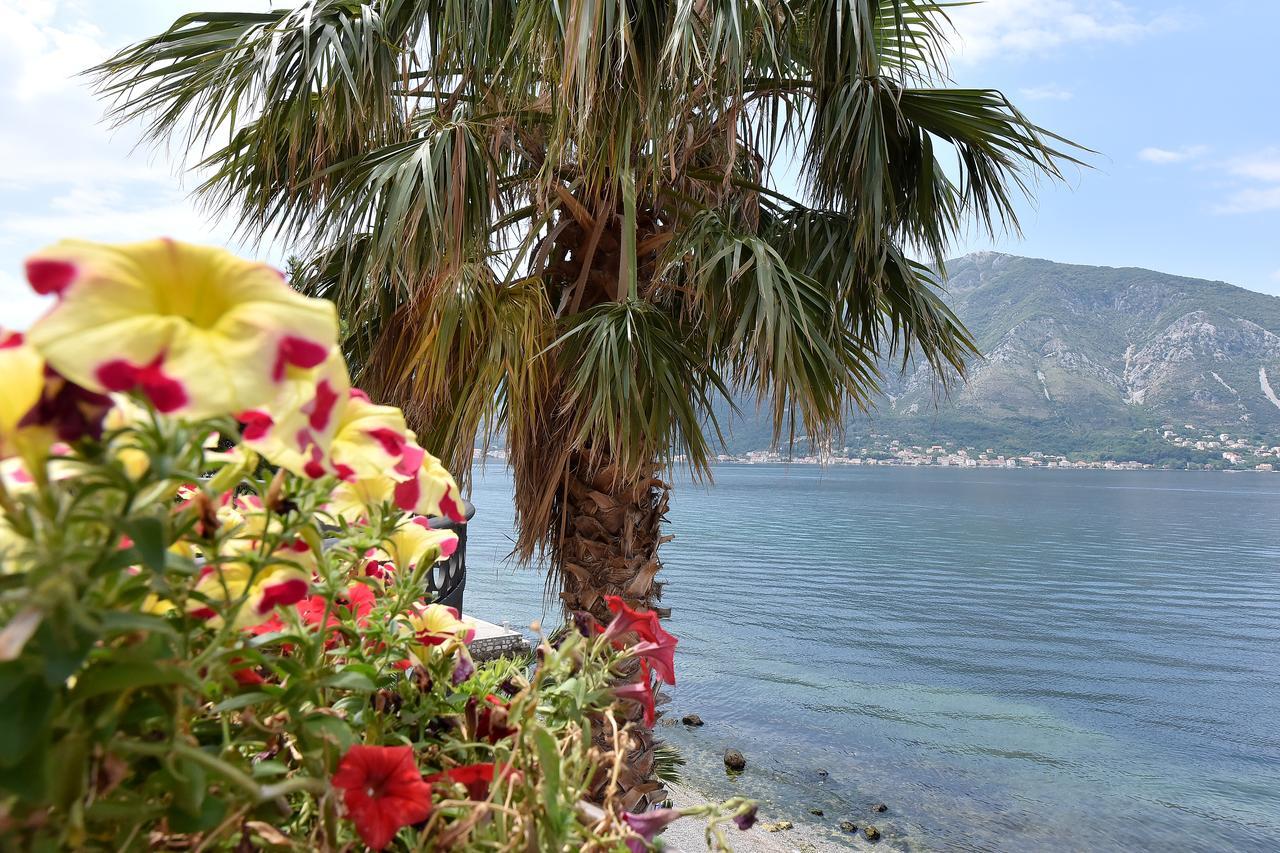 Maniva Penthouse By The Sea Apartment Kotor Exterior foto